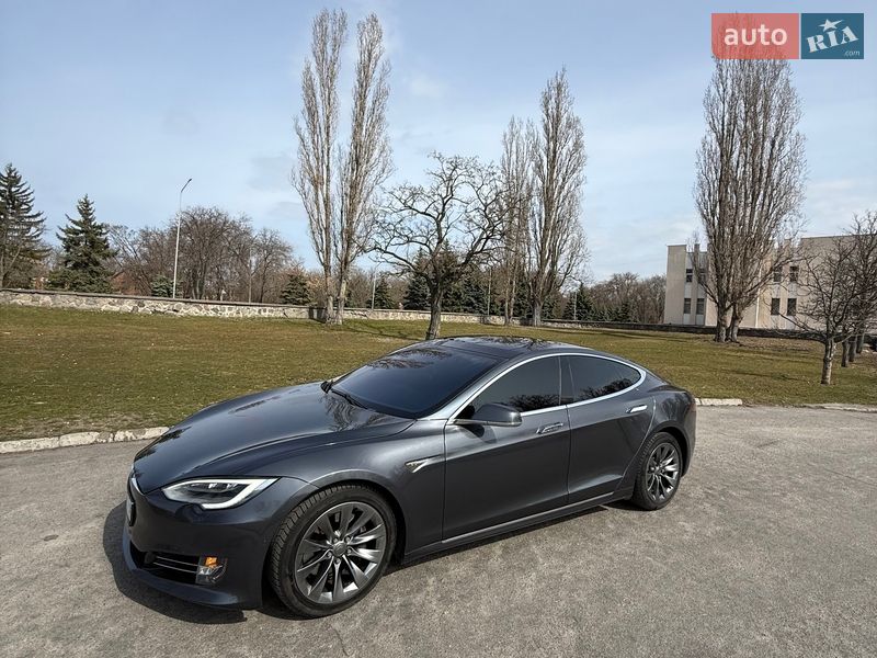 Лифтбек Tesla Model S 2016 в Кременчуге