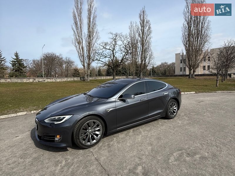 Лифтбек Tesla Model S 2016 в Кременчуге
