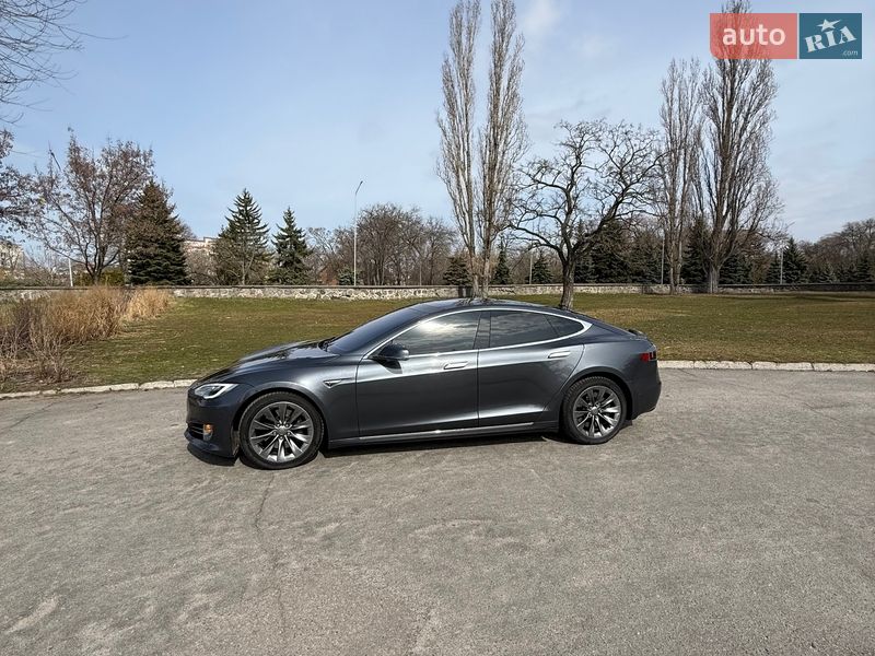 Лифтбек Tesla Model S 2016 в Кременчуге