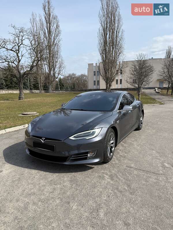 Лифтбек Tesla Model S 2016 в Кременчуге