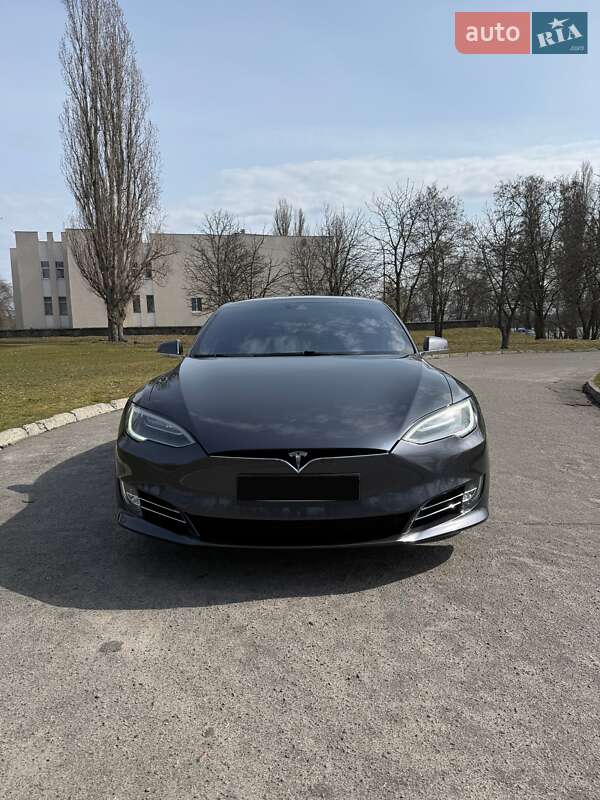 Лифтбек Tesla Model S 2016 в Кременчуге фото 4 Лифтбек Tesla Model S 2016 в Кременчуге