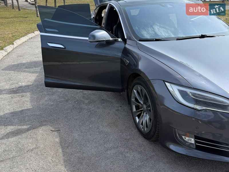 Лифтбек Tesla Model S 2016 в Кременчуге