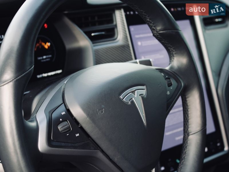 Лифтбек Tesla Model S 2019 в Киеве