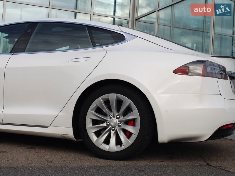 Лифтбек Tesla Model S 2019 в Киеве