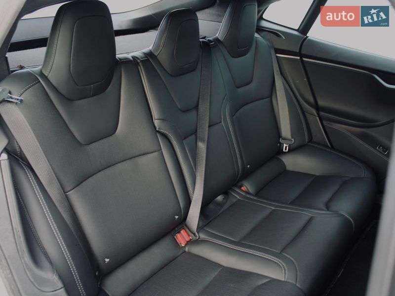 Лифтбек Tesla Model S 2019 в Киеве