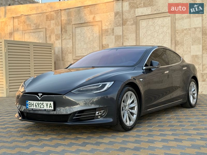 Ліфтбек Tesla Model S 2017 в Одесі