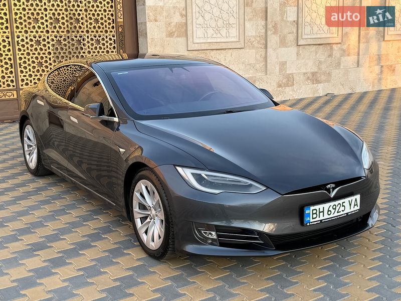Ліфтбек Tesla Model S 2017 в Одесі