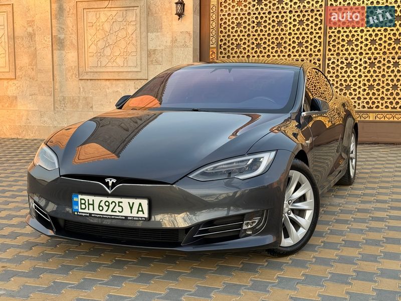 Ліфтбек Tesla Model S 2017 в Одесі