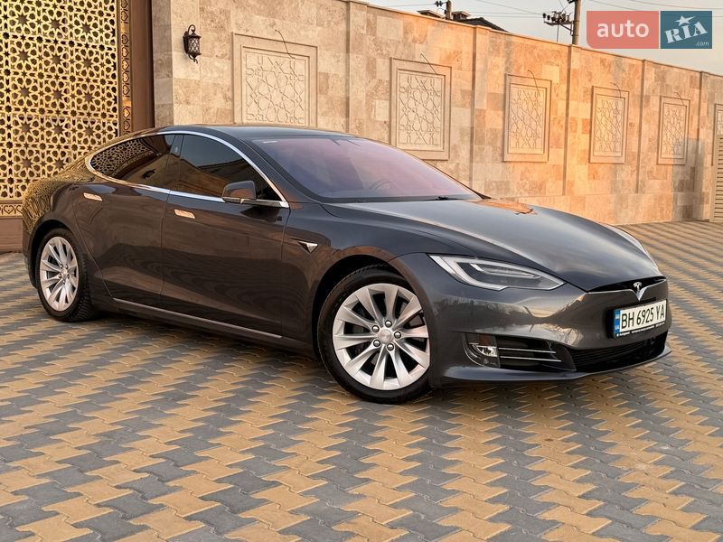 Ліфтбек Tesla Model S 2017 в Одесі