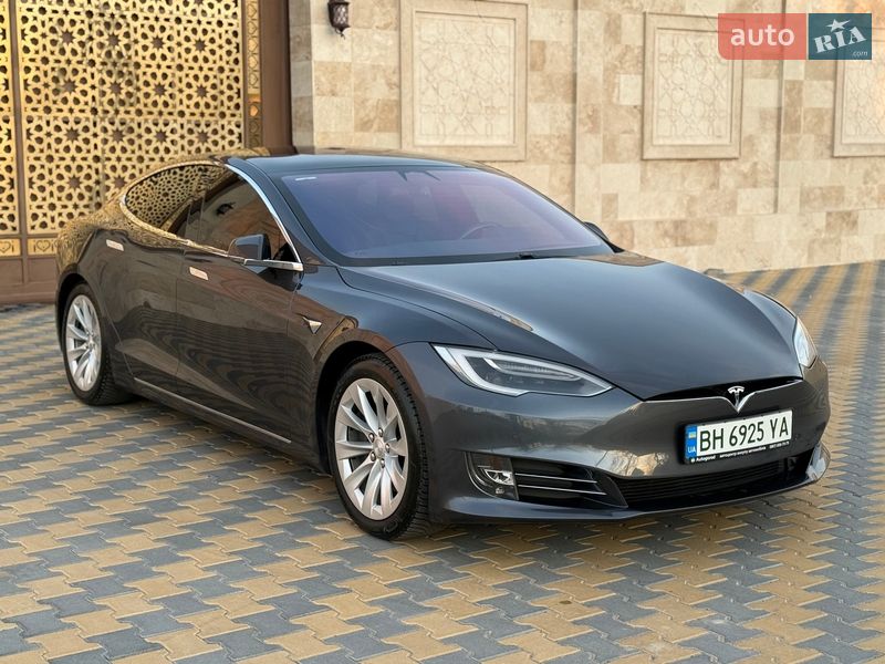 Ліфтбек Tesla Model S 2017 в Одесі