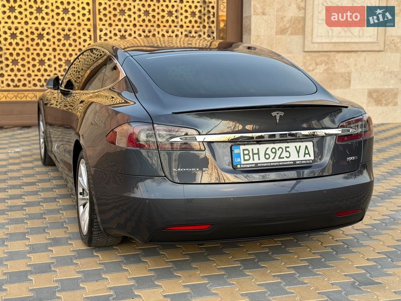 Ліфтбек Tesla Model S 2017 в Одесі