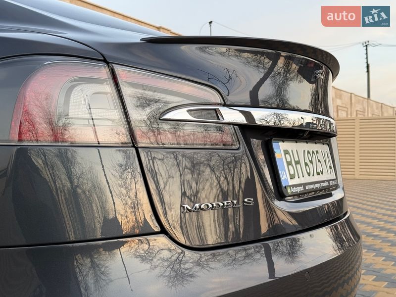 Ліфтбек Tesla Model S 2017 в Одесі