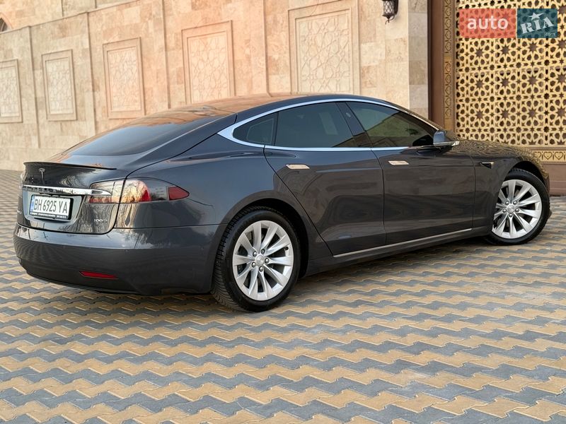 Ліфтбек Tesla Model S 2017 в Одесі