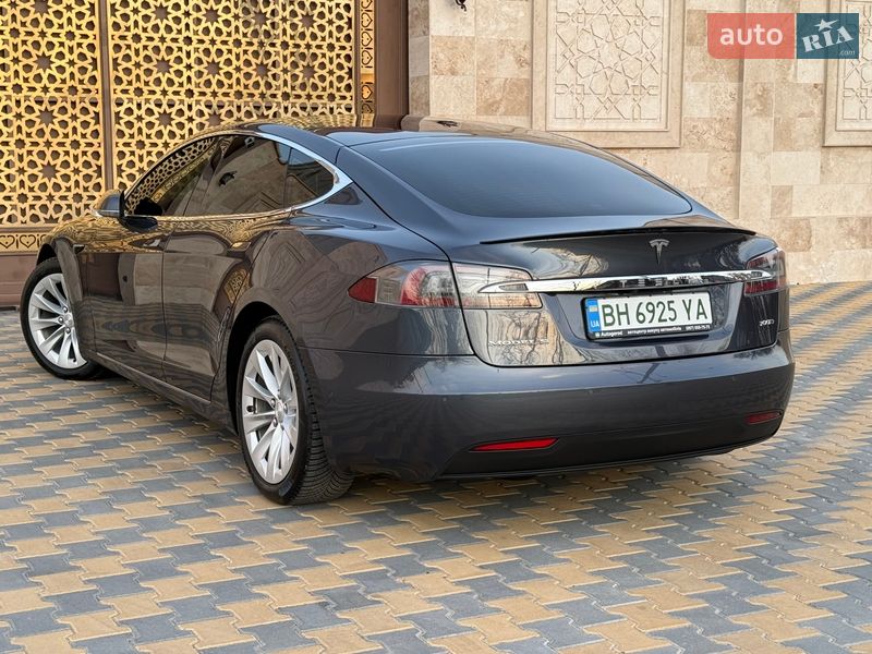 Ліфтбек Tesla Model S 2017 в Одесі