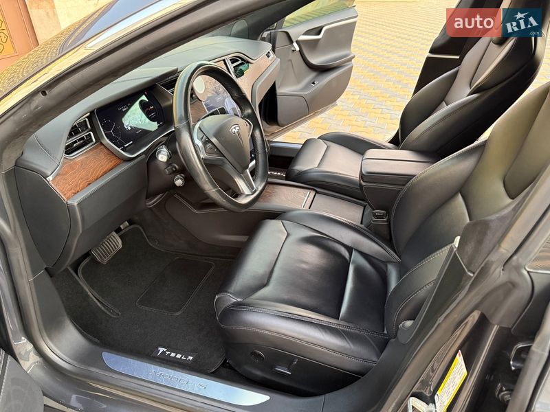 Ліфтбек Tesla Model S 2017 в Одесі