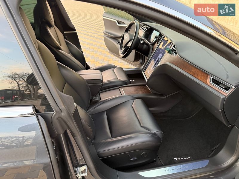 Ліфтбек Tesla Model S 2017 в Одесі
