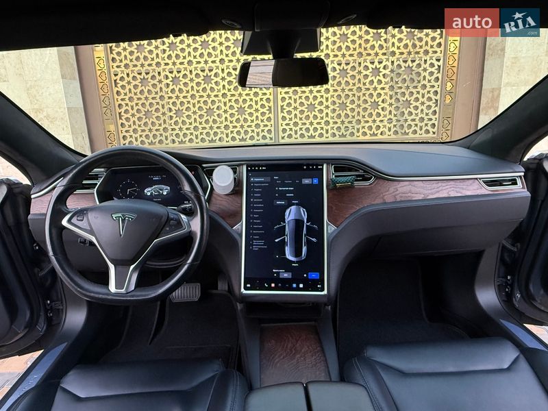 Ліфтбек Tesla Model S 2017 в Одесі