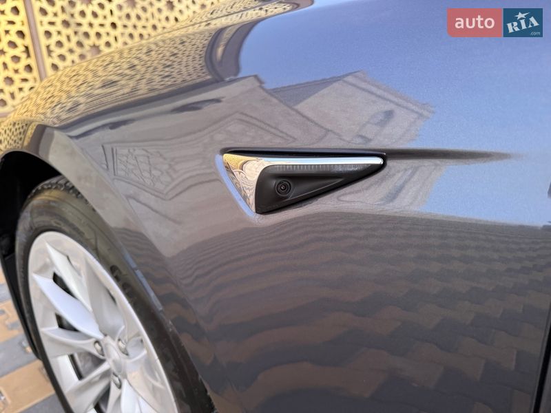 Ліфтбек Tesla Model S 2017 в Одесі