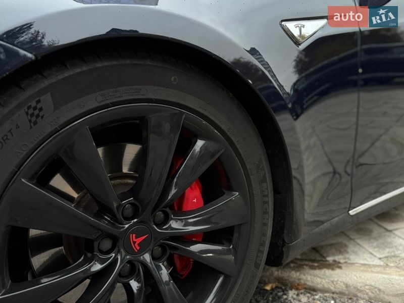 Ліфтбек Tesla Model S 2014 в Києві