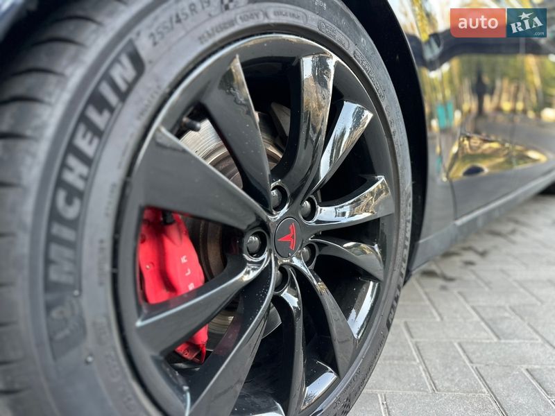 Ліфтбек Tesla Model S 2014 в Києві