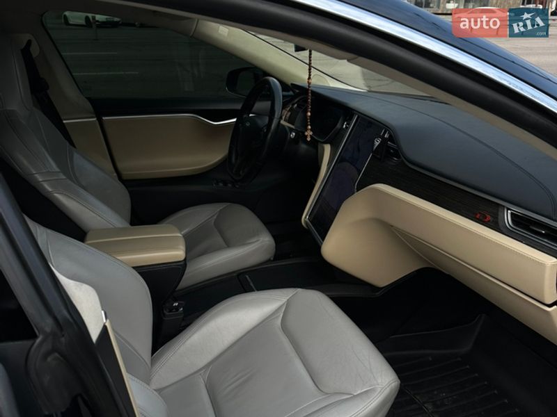 Ліфтбек Tesla Model S 2014 в Києві