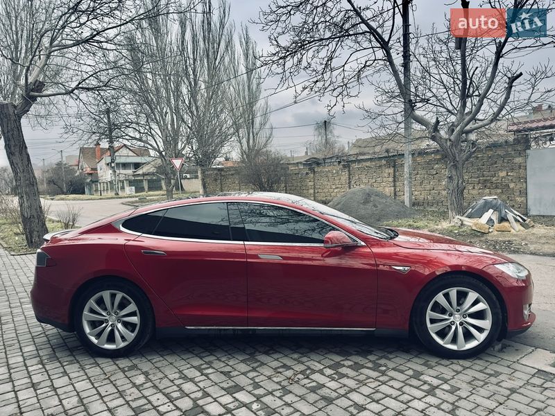 Ліфтбек Tesla Model S 2015 в Одесі
