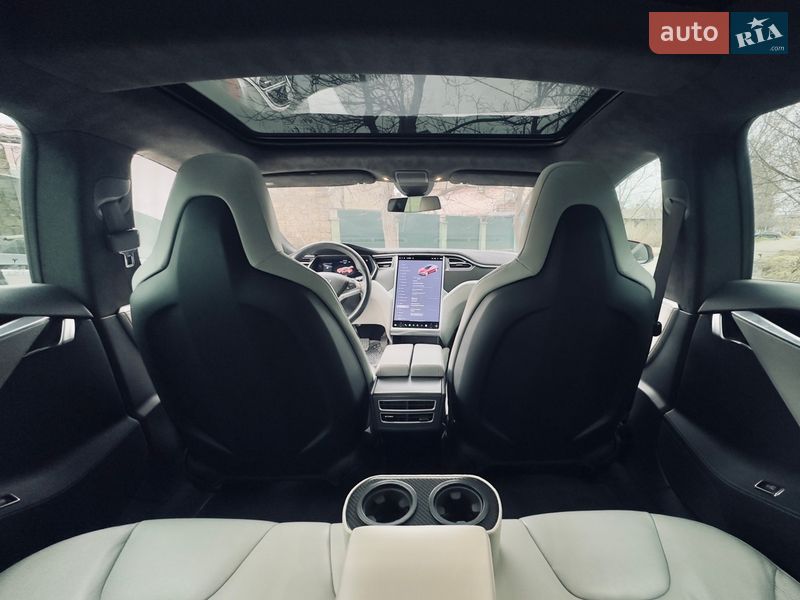 Ліфтбек Tesla Model S 2015 в Одесі
