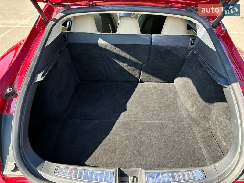 Ліфтбек Tesla Model S 2015 в Києві фото 13 Ліфтбек Tesla Model S 2015 в Києві