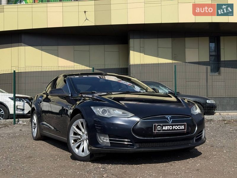 Tesla Model S 2014
