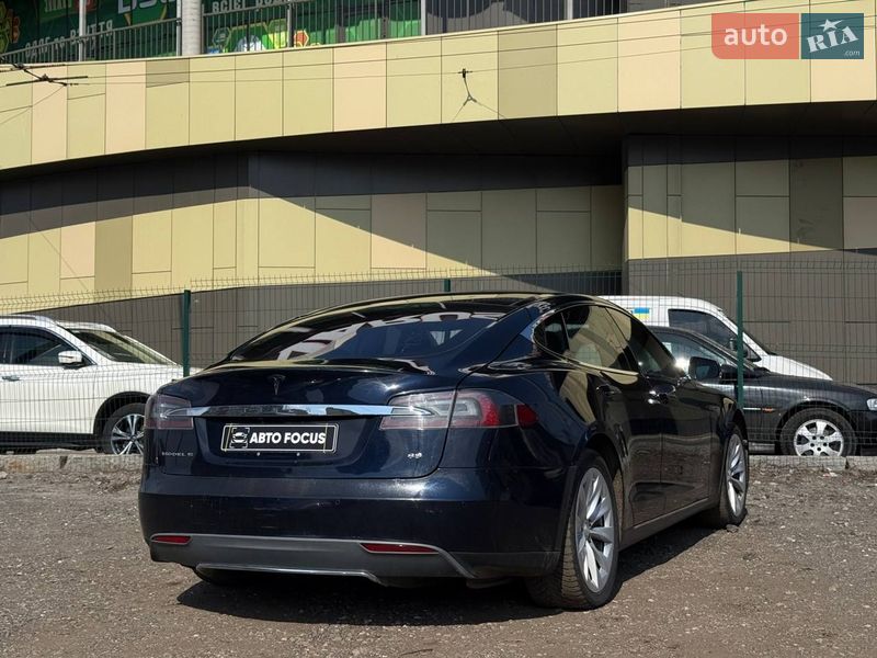 Лифтбек Tesla Model S 2014 в Киеве