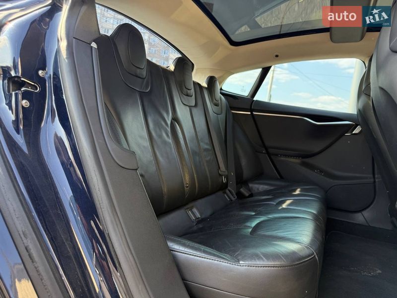 Лифтбек Tesla Model S 2014 в Киеве