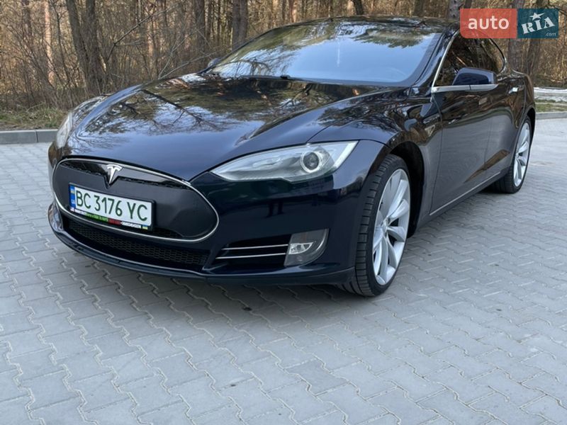 Tesla Model S 2012