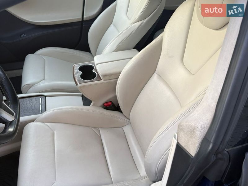 Лифтбек Tesla Model S 2018 в Ровно