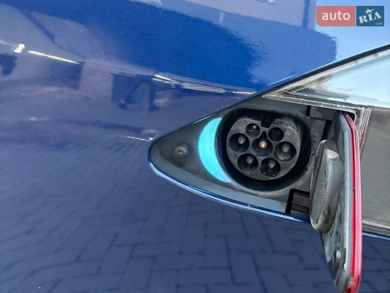 Лифтбек Tesla Model S 2018 в Ровно