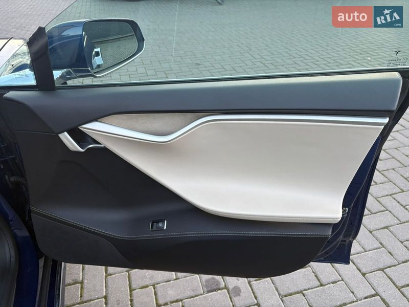 Лифтбек Tesla Model S 2018 в Ровно