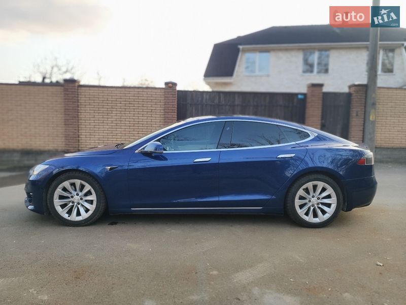 Ліфтбек Tesla Model S 2017 в Києві