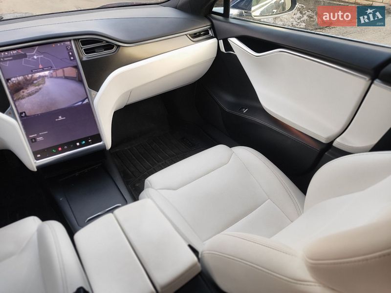 Ліфтбек Tesla Model S 2017 в Києві