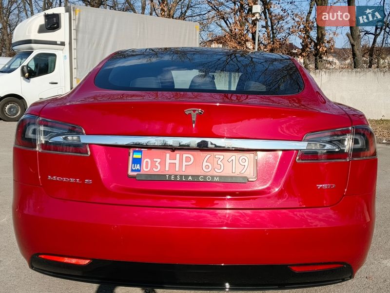 Лифтбек Tesla Model S 2017 в Киеве