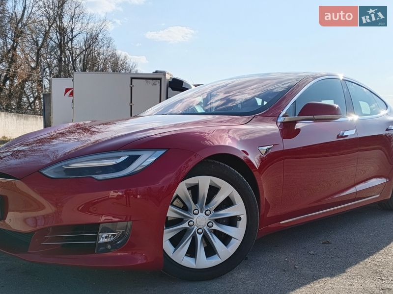 Лифтбек Tesla Model S 2017 в Киеве