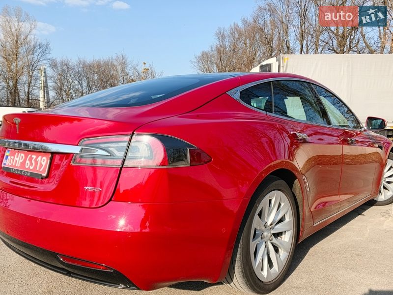 Лифтбек Tesla Model S 2017 в Киеве