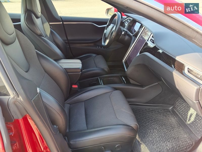 Лифтбек Tesla Model S 2017 в Киеве