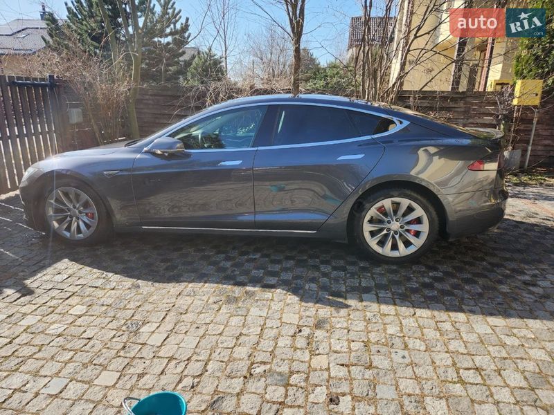 Лифтбек Tesla Model S 2016 в Киеве фото 4 Лифтбек Tesla Model S 2016 в Киеве