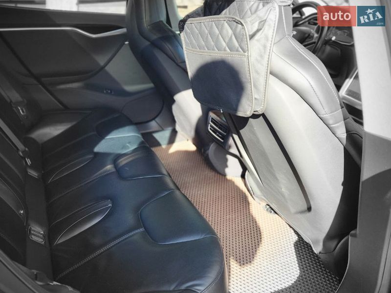 Лифтбек Tesla Model S 2016 в Киеве фото 13 Лифтбек Tesla Model S 2016 в Киеве