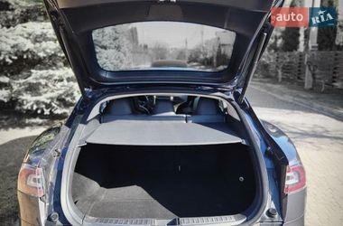 Лифтбек Tesla Model S 2016 в Киеве