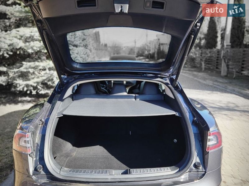 Лифтбек Tesla Model S 2016 в Киеве фото 16 Лифтбек Tesla Model S 2016 в Киеве