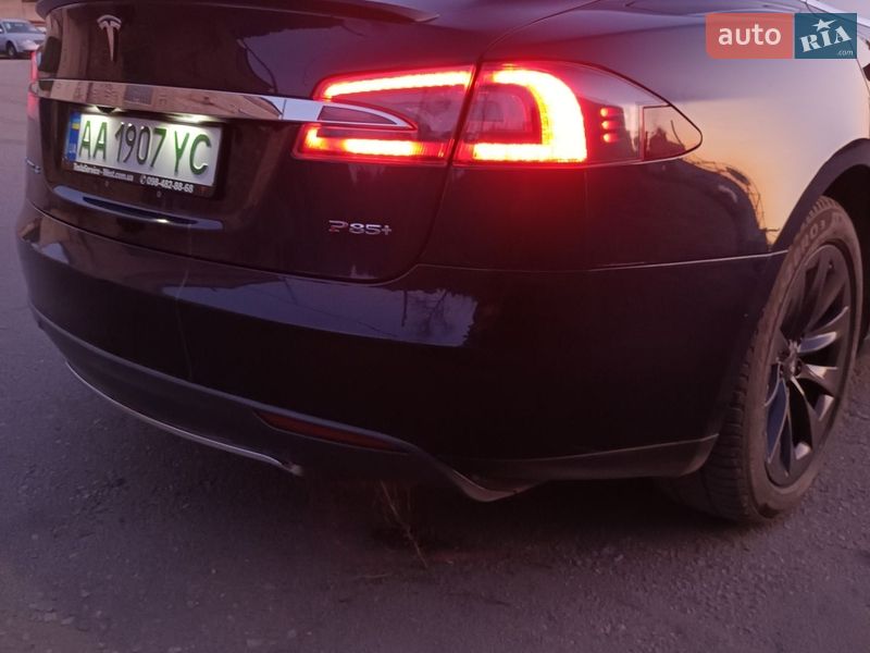 Ліфтбек Tesla Model S 2013 в Києві
