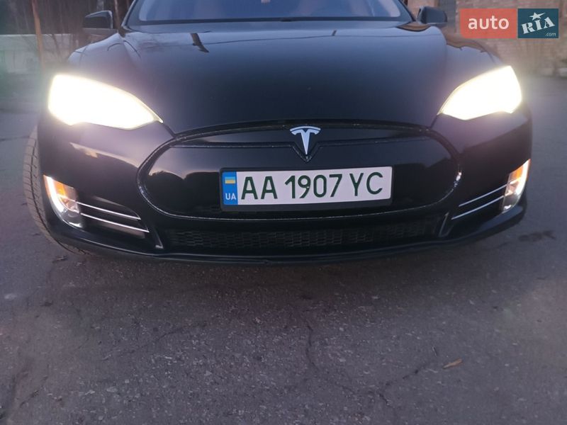 Лифтбек Tesla Model S 2013 в Киеве фото Лифтбек Tesla Model S 2013 в Киеве