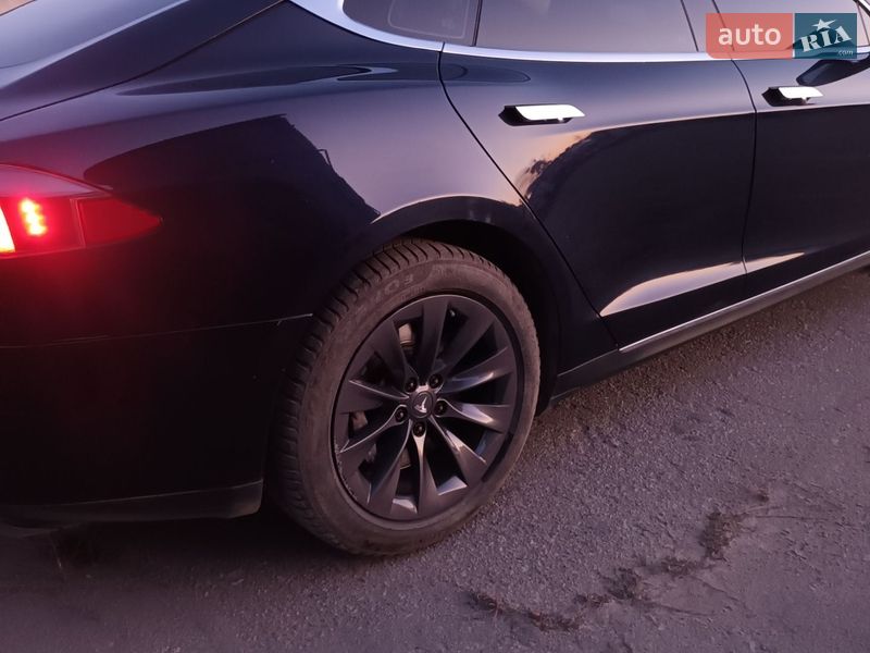 Ліфтбек Tesla Model S 2013 в Києві