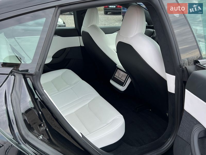 Ліфтбек Tesla Model S 2022 в Черкасах