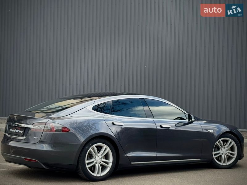 Ліфтбек Tesla Model S 2015 в Миколаєві